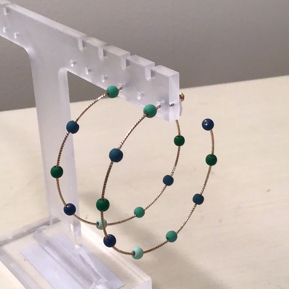 NWT: Fashion Wire Hoops w/balls - Picture 1 of 2